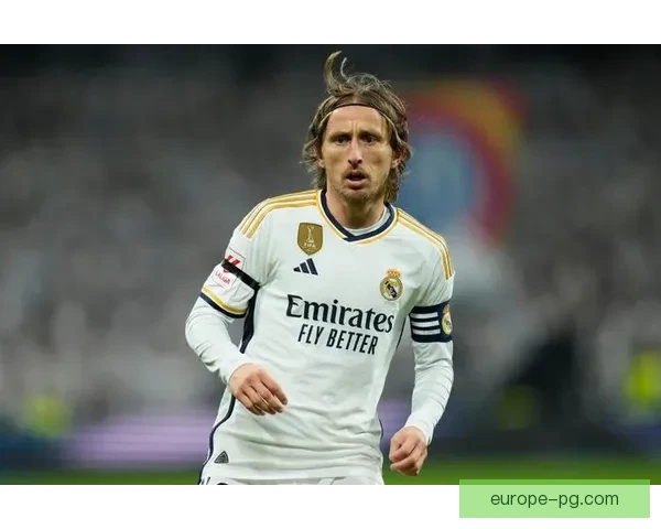 从节奏掌控到关键传射恰尔汗奥卢欧冠对阵巴萨的统治力解读全面